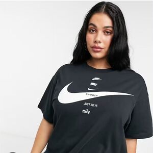 Nike Black and White Women's Tshirt Sz Sm